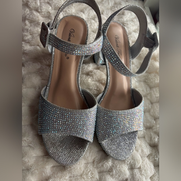 Heels - Picture 1 of 6